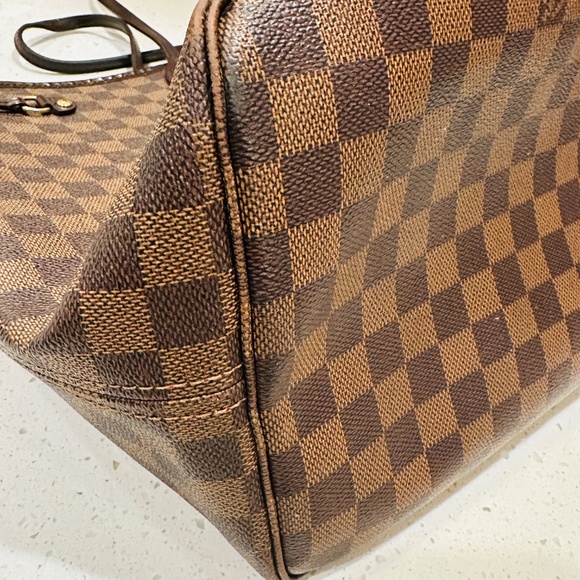 Louis Vuitton Neverfull Bag - Picture 6 of 10